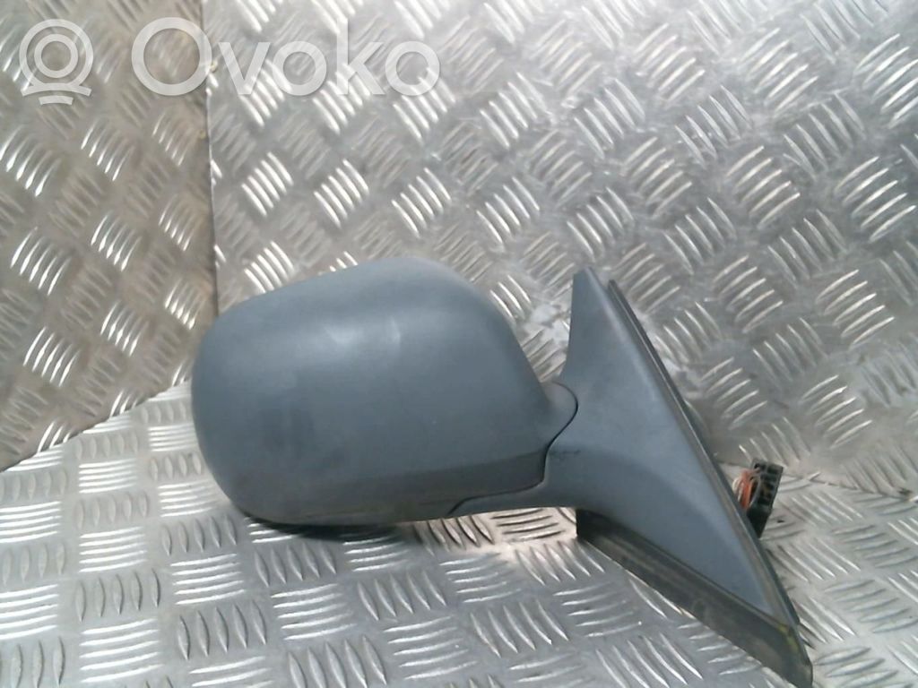 Audi A4 S4 B5 8D Manualne lusterko boczne drzwi przednich 
