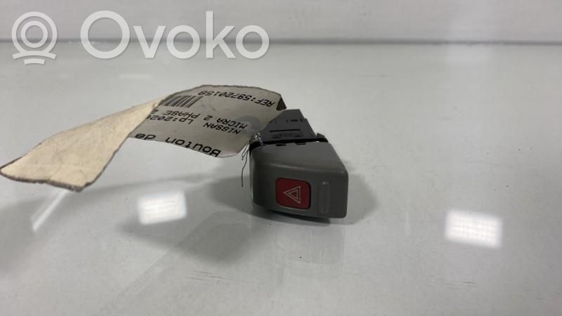 Nissan Micra Hätävilkkujen kytkin