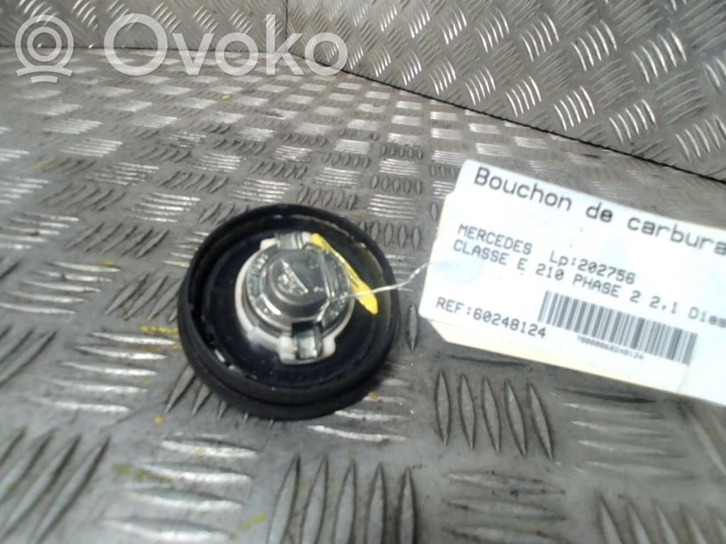 Mercedes-Benz E W210 Tappo del serbatoio del carburante