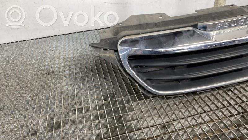 Peugeot 108 Etusäleikkö 