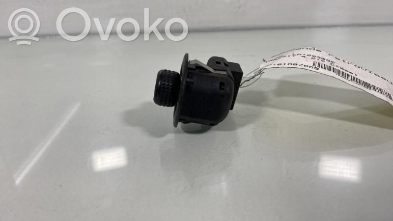 Wing mirror switch