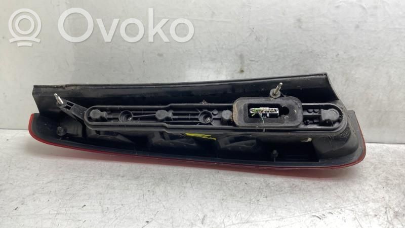 Ford C-MAX I Aizmugurējais lukturis virsbūvē 