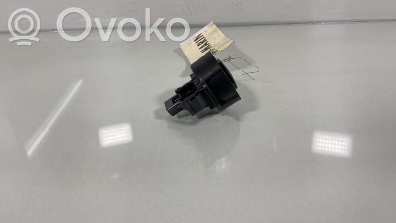Botón interruptor de luz de peligro   B000778280