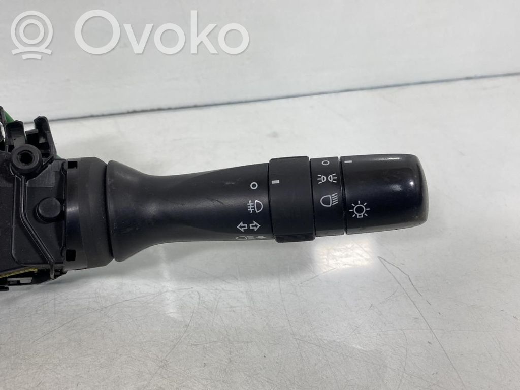 Citroen C1 Pagrieziena signālu / lukturu sviria 