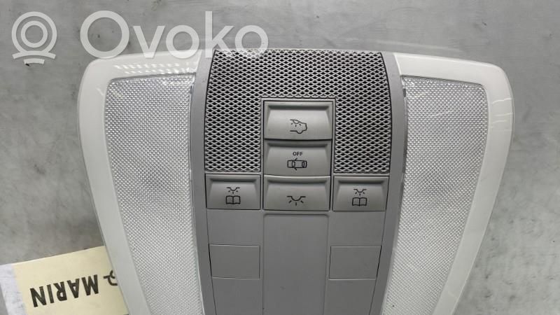 Mercedes-Benz C W204 Etuistuimen valo