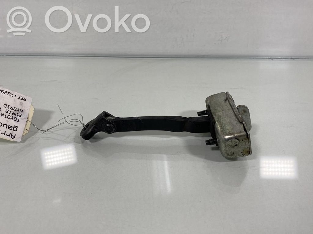 Toyota Auris 150 Takaoven pidätin