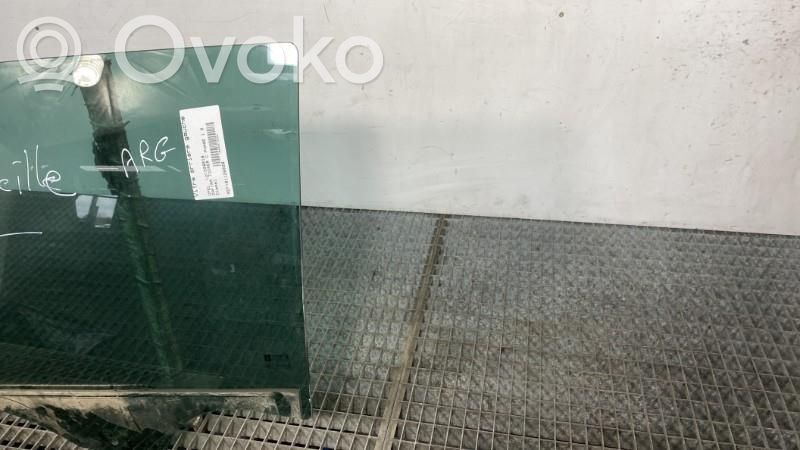 Opel Zafira C Vetro del finestrino della portiera posteriore