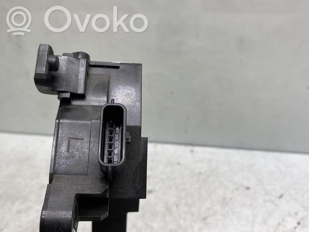Nissan Juke I F15 Pedał gazu / przyspieszenia 