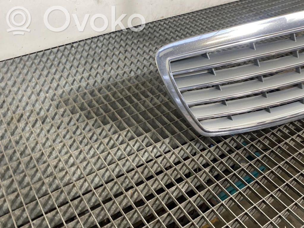 Mercedes-Benz E W211 Etusäleikkö 
