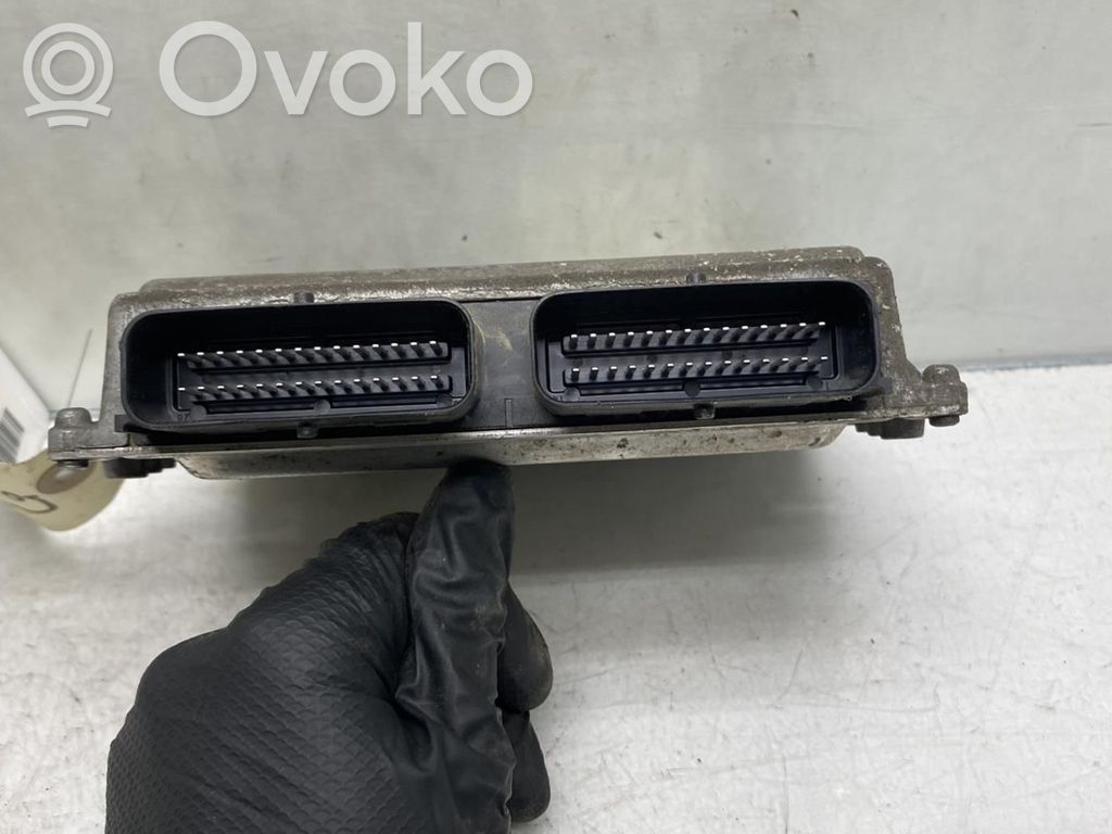 Dacia Sandero Engine control unit/module 