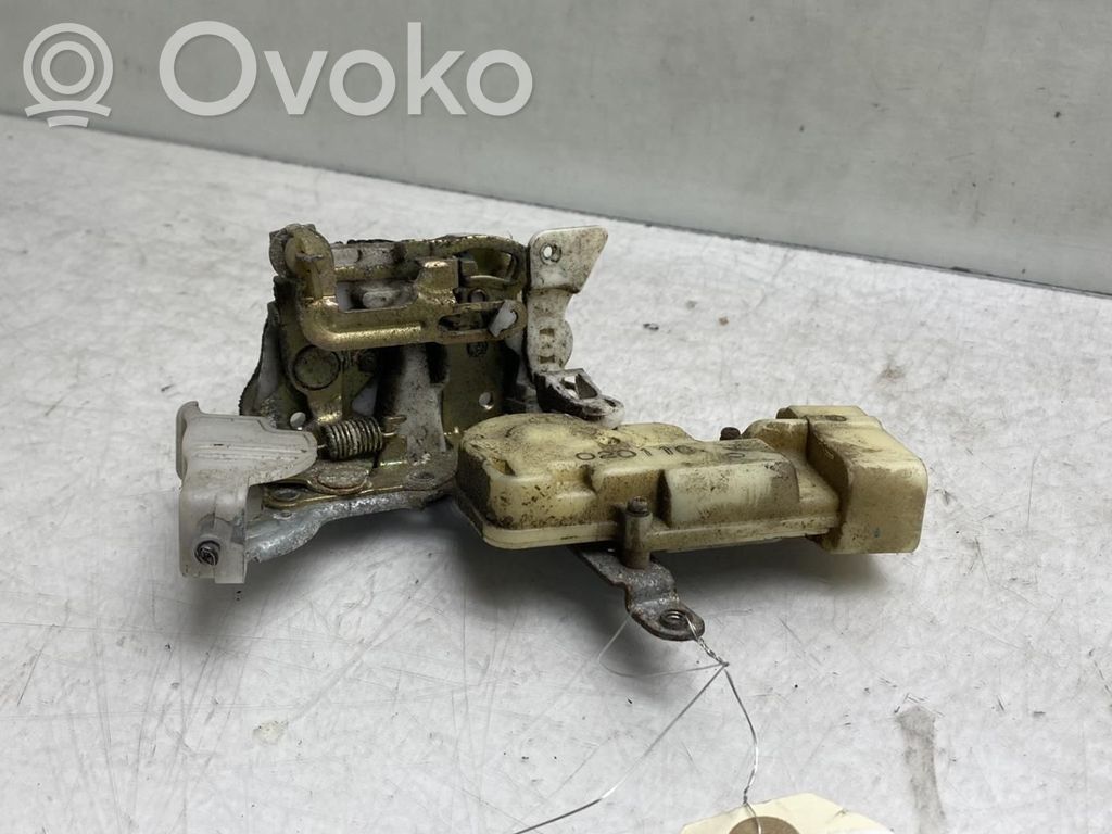 Toyota Yaris Zamek drzwi przednich 