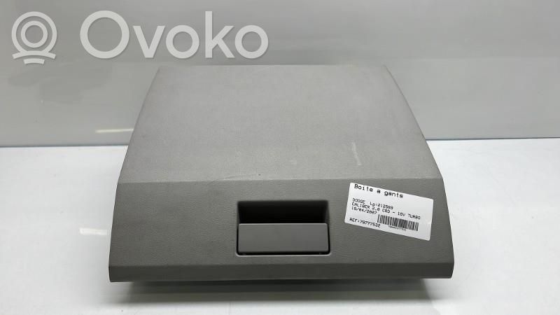 Dodge Caliber Daiktadėžės (bordačioko) komplektas 