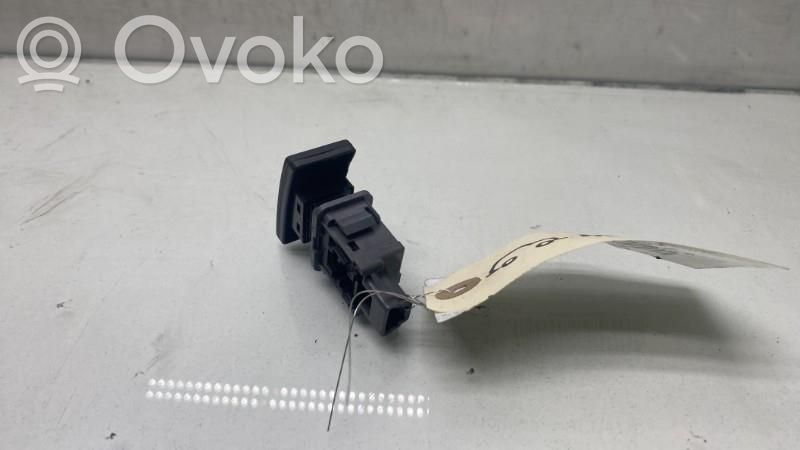 Toyota Avensis T270 Comutator lumini pericol 