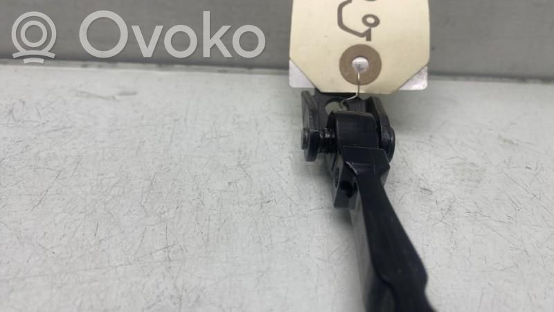 Renault Clio IV Etuoven pidätin
