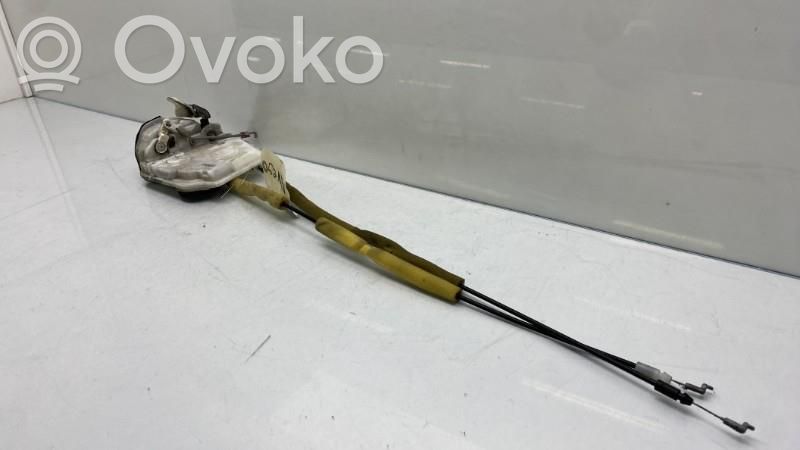 Mazda 2 Priekšpusē slēdzene 