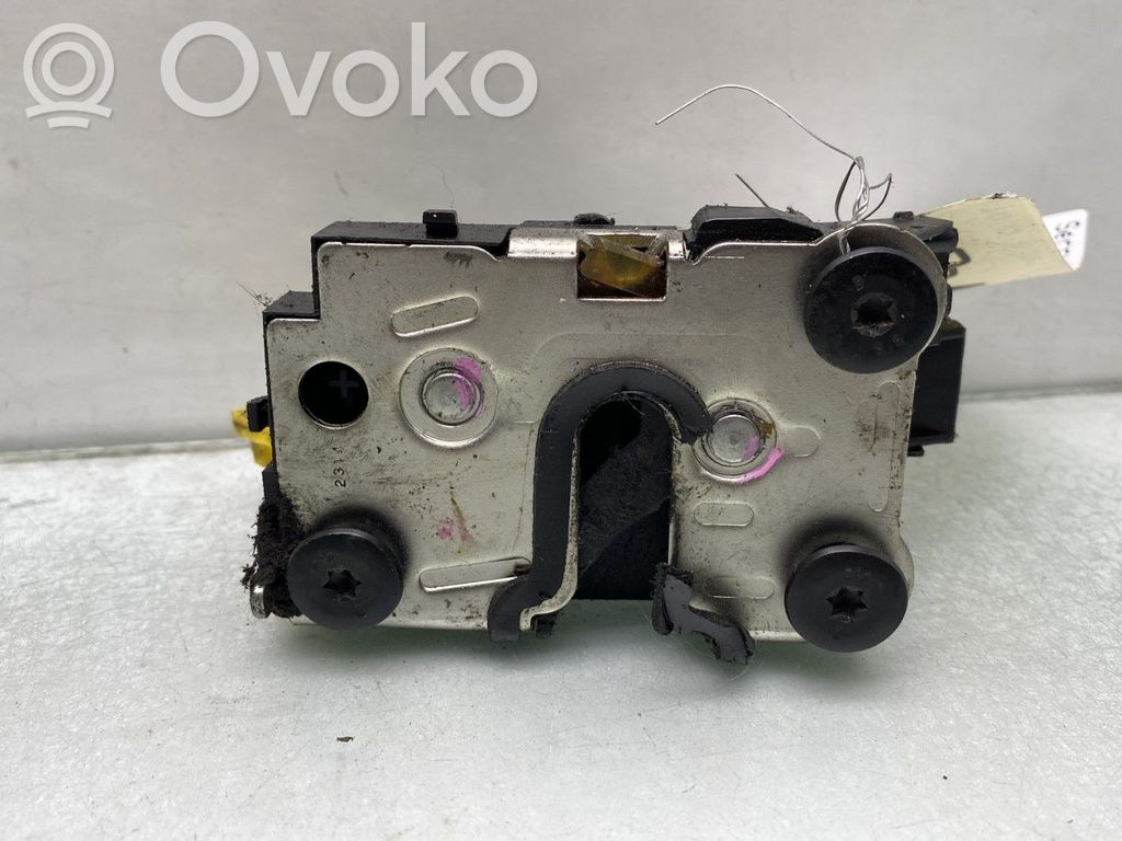 Dacia Duster Takaoven lukko 