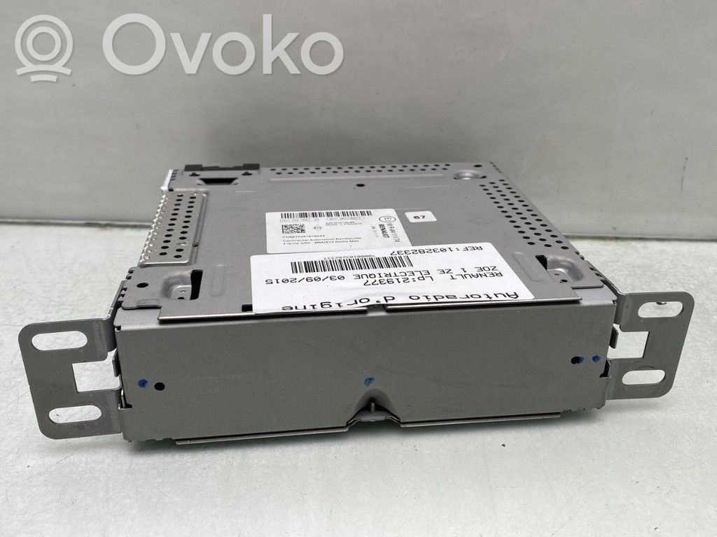 Renault Zoe Radio/CD/DVD/GPS head unit 