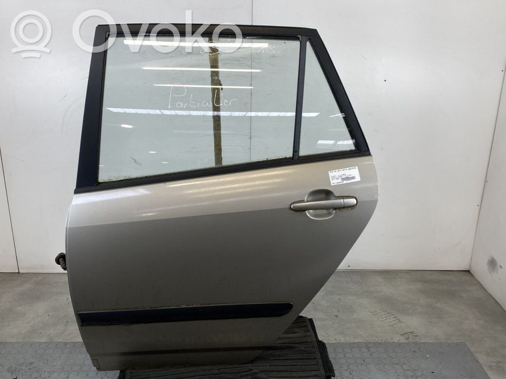 Toyota Corolla Verso E121 Galinės durys 