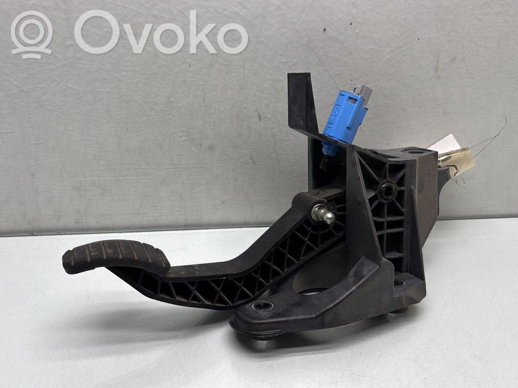 Renault Twingo III Pedał sprzęgła 