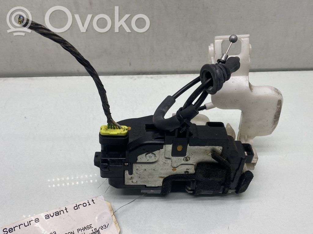 KIA Ceed Priekšpusē slēdzene 