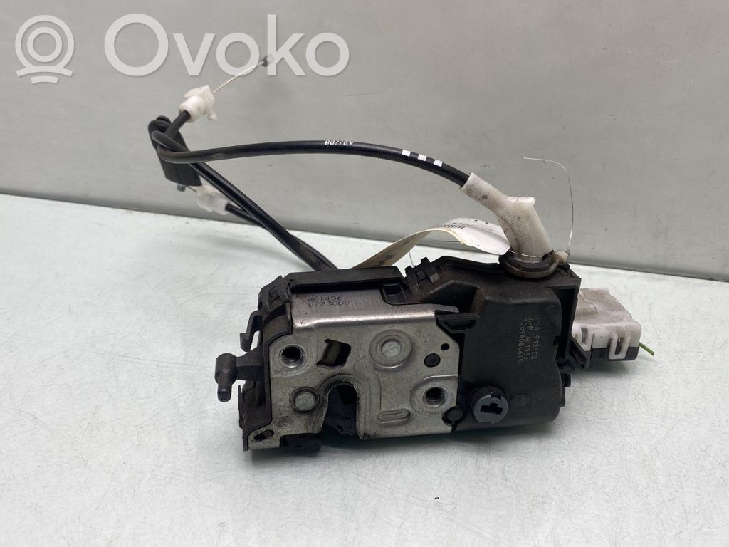 Peugeot 308 Front door lock 