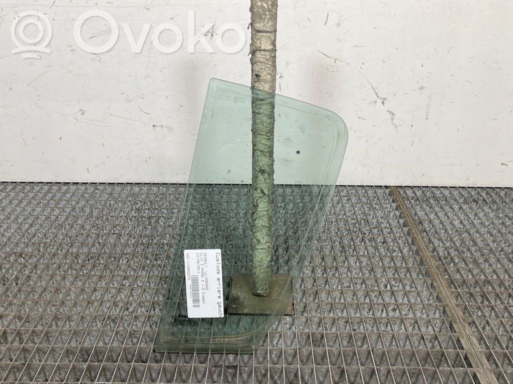 Ventanilla de ventilación de la puerta trasera   8200427638