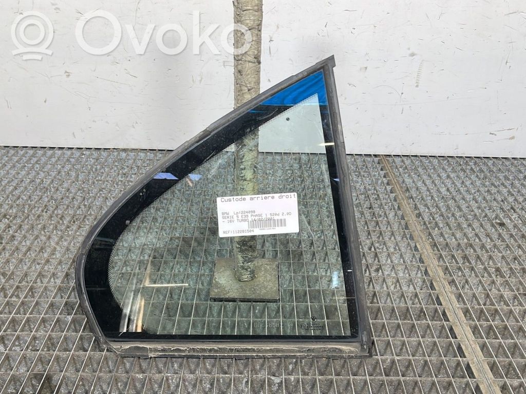 Ventanilla de ventilación de la puerta trasera   51348159174