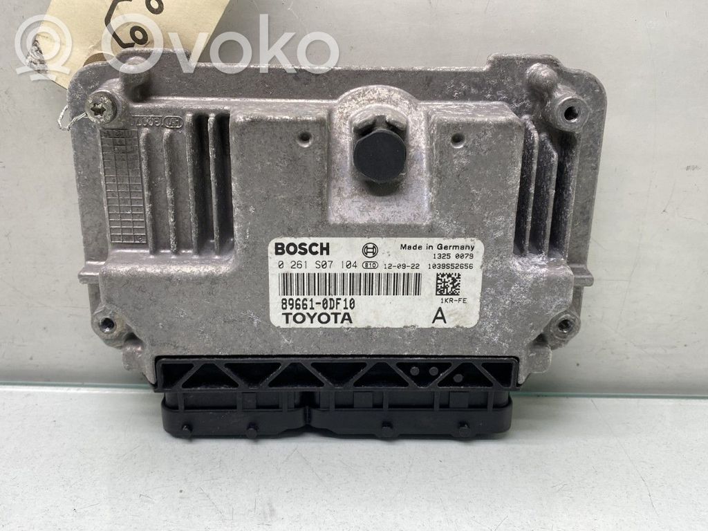 Toyota Yaris Engine control unit/module 