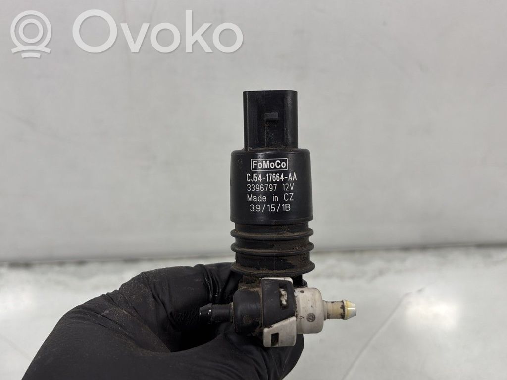 Ford Kuga II Windscreen/windshield washer pump 