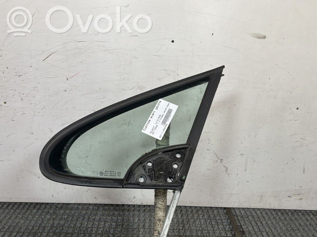 Peugeot 307 Vetro del deflettore della portiera anteriore - quattro porte 