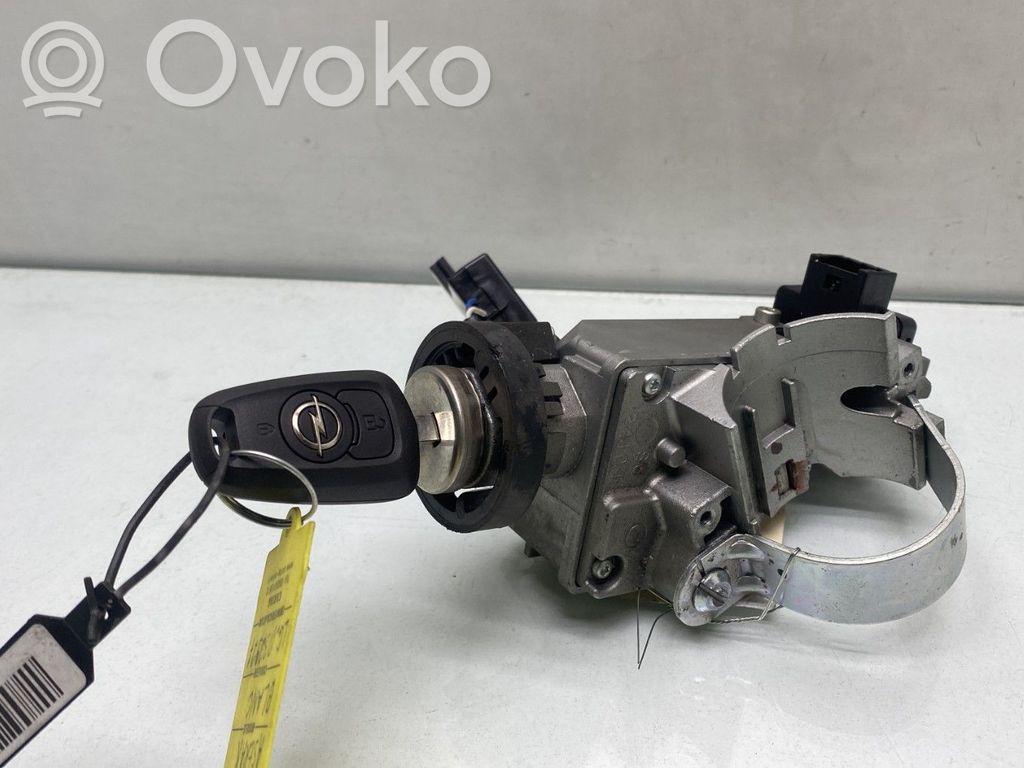 Opel Astra K Užvedimo spynelė 