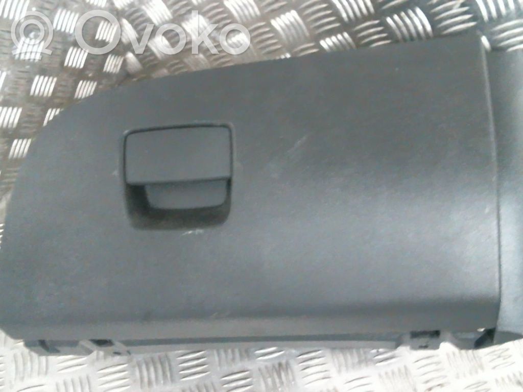 Opel Corsa E Daiktadėžės (bordačioko) komplektas 