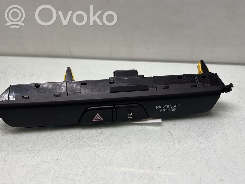 KIA Stonic Botón interruptor de luz de peligro 