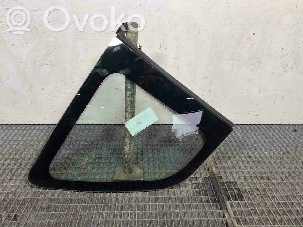 Peugeot 1007 Rear side window 