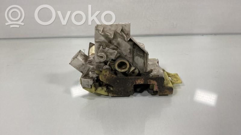 Ford Focus Priekšpusē slēdzene 