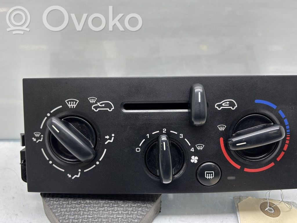 Peugeot 207 Climate control unit 