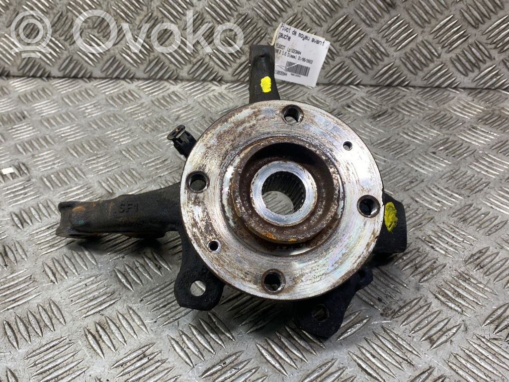 Peugeot 208 II Achsschenkel vorne