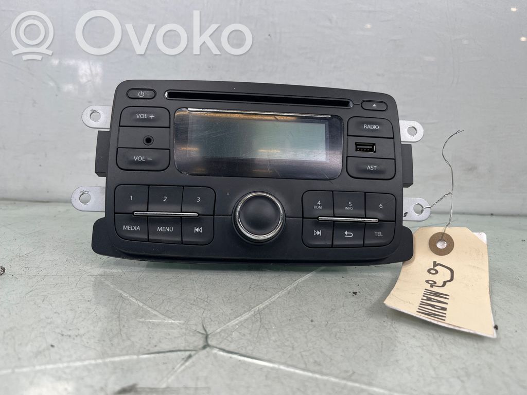 Dacia Sandero Panel / Radioodtwarzacz CD/DVD/GPS 