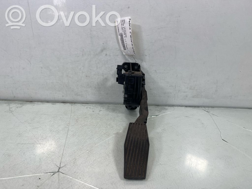 Opel Astra H Pedał gazu / przyspieszenia 