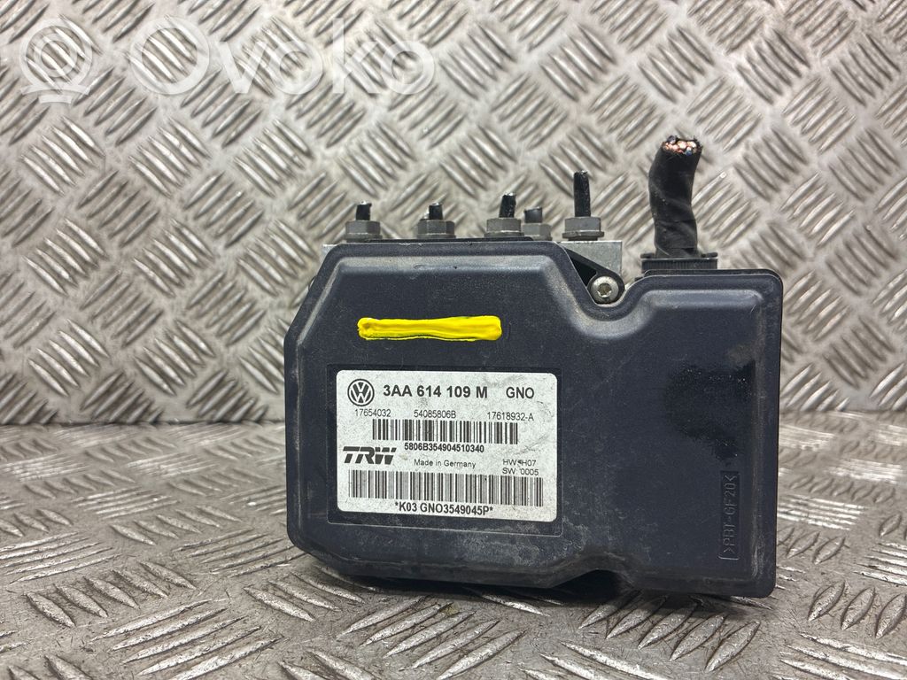 Volkswagen PASSAT B7 Bomba de ABS 