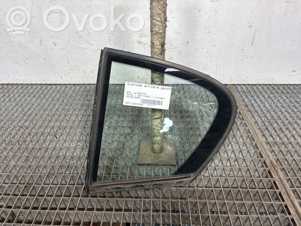 BMW 1 E81 E87 Ventanilla de ventilación de la puerta trasera 