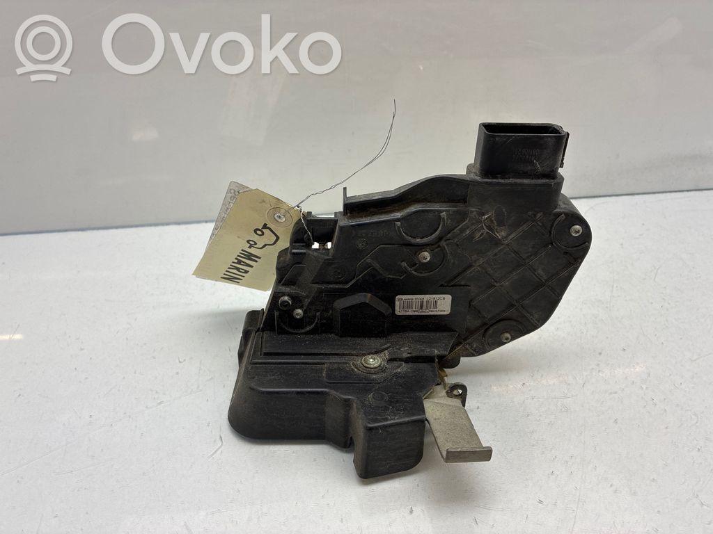 Ford Focus Priekšpusē slēdzene 