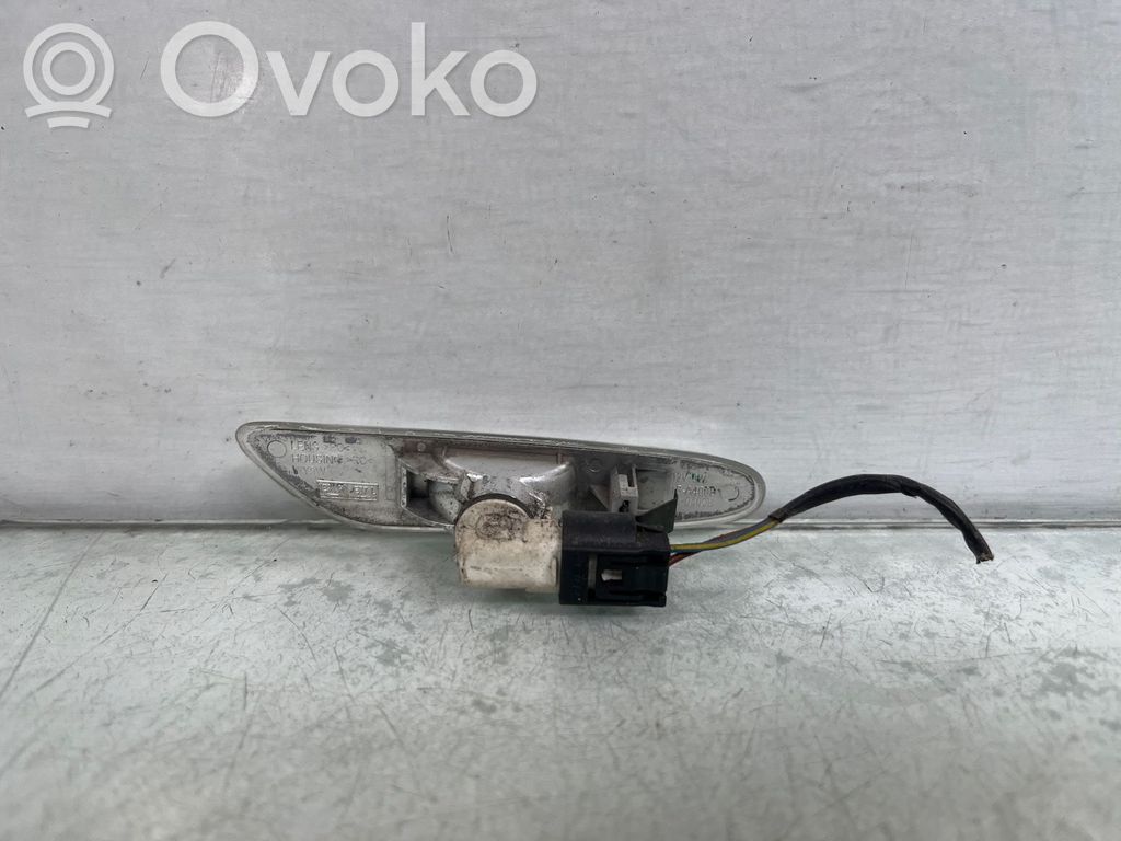 Etusuuntavilkku   63137253326