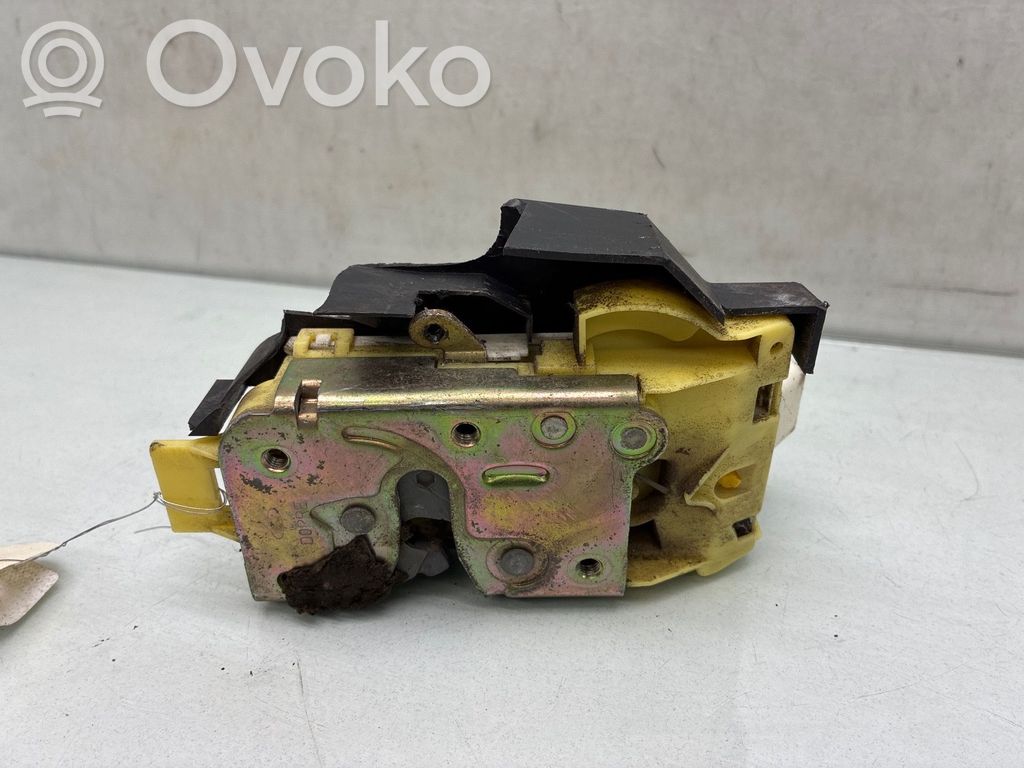 Ford Focus Priekšpusē slēdzene 