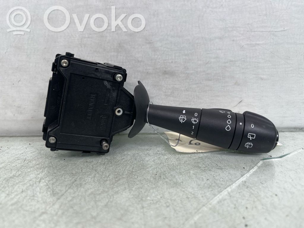 Renault Clio IV Pyyhkijän vipu 