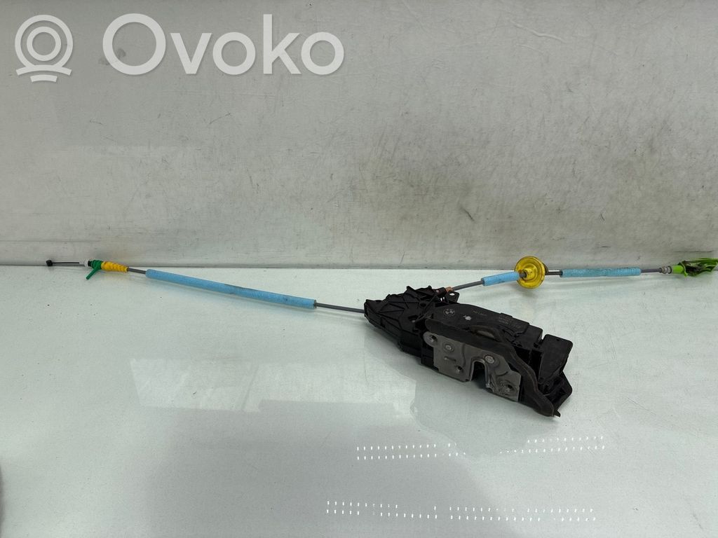 BMW X1 U11 Takaoven lukko