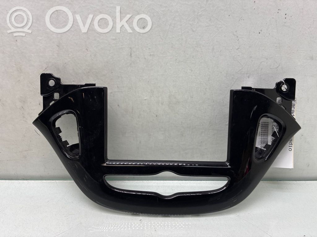 Opel Corsa E Radio/GPS head unit trim