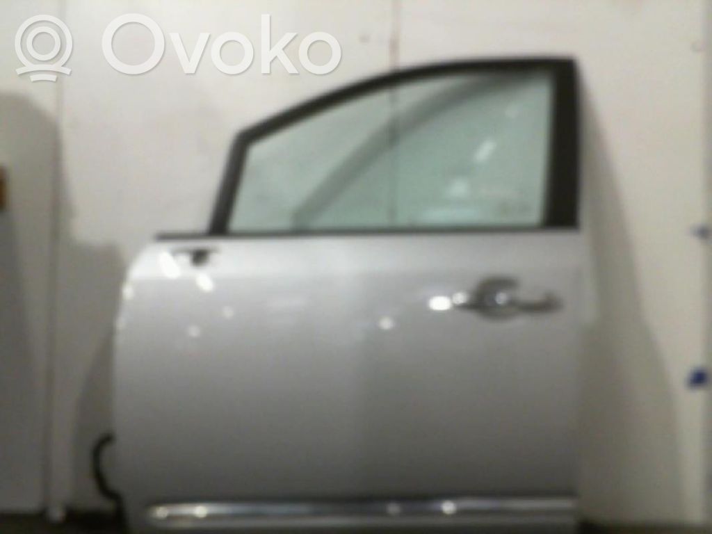 KIA Carens II Puerta delantera