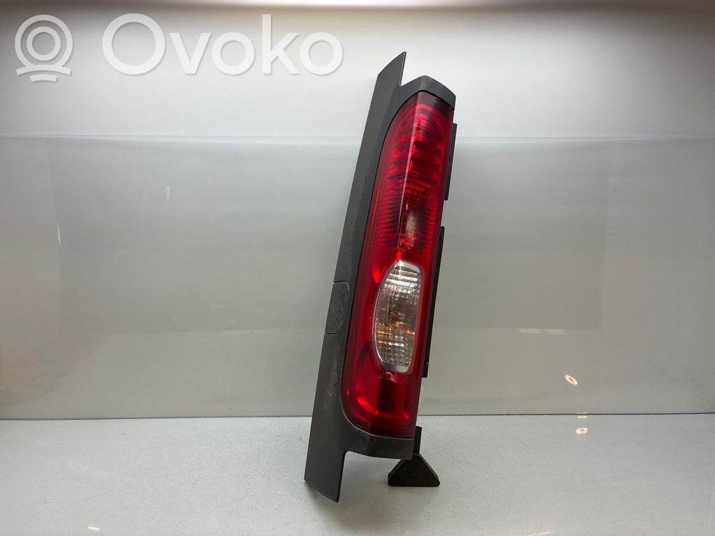 Opel Vivaro Rear/tail lights