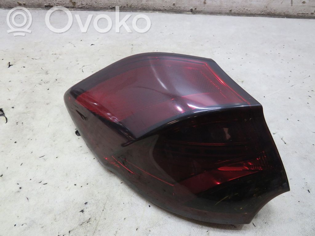 Rear/tail lights   GMAUTO4574097,GMAUTO4574097